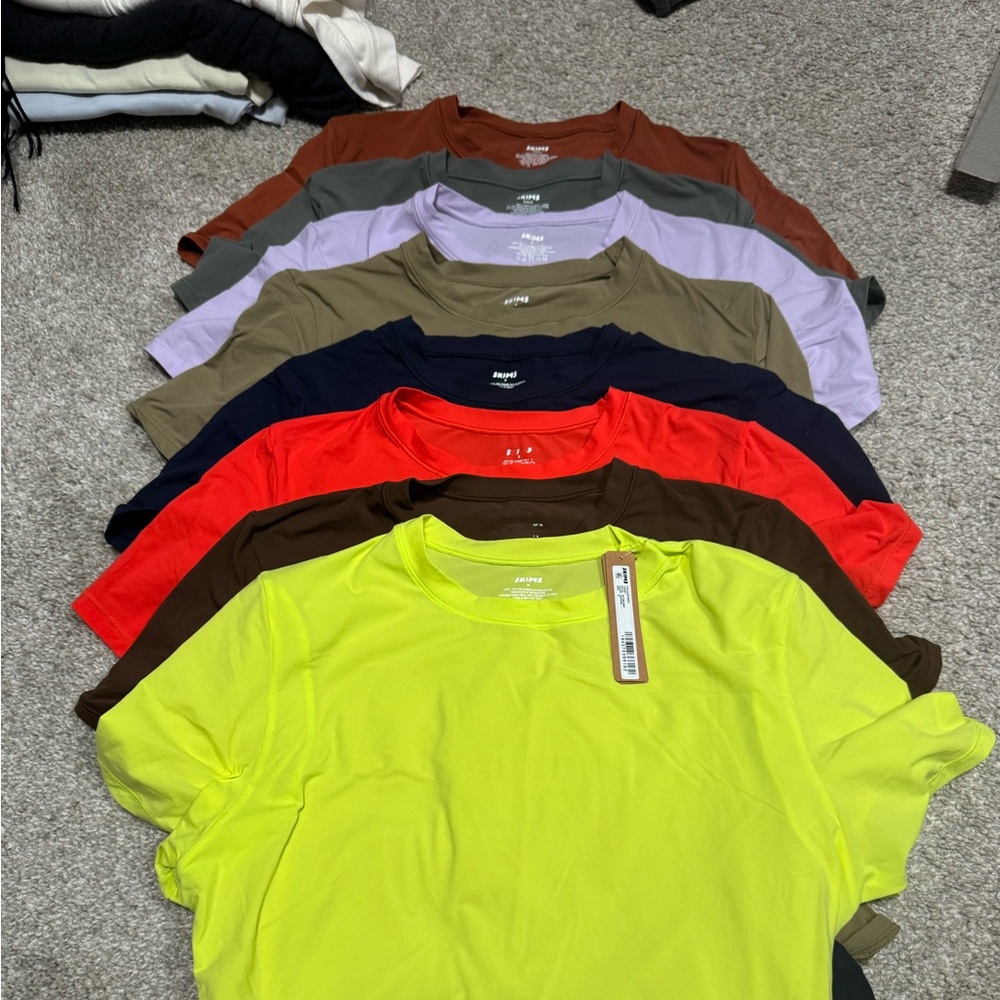 SKIMS fits everybody tshirt medium bundle of 10